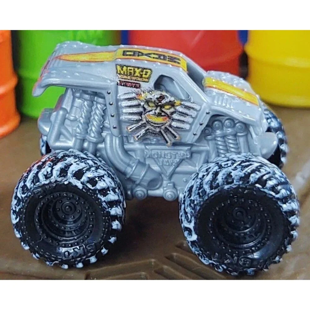 Monster Jam Official Max D Monster Truck, Die-Cast Vehicle 1:87 Scale Model